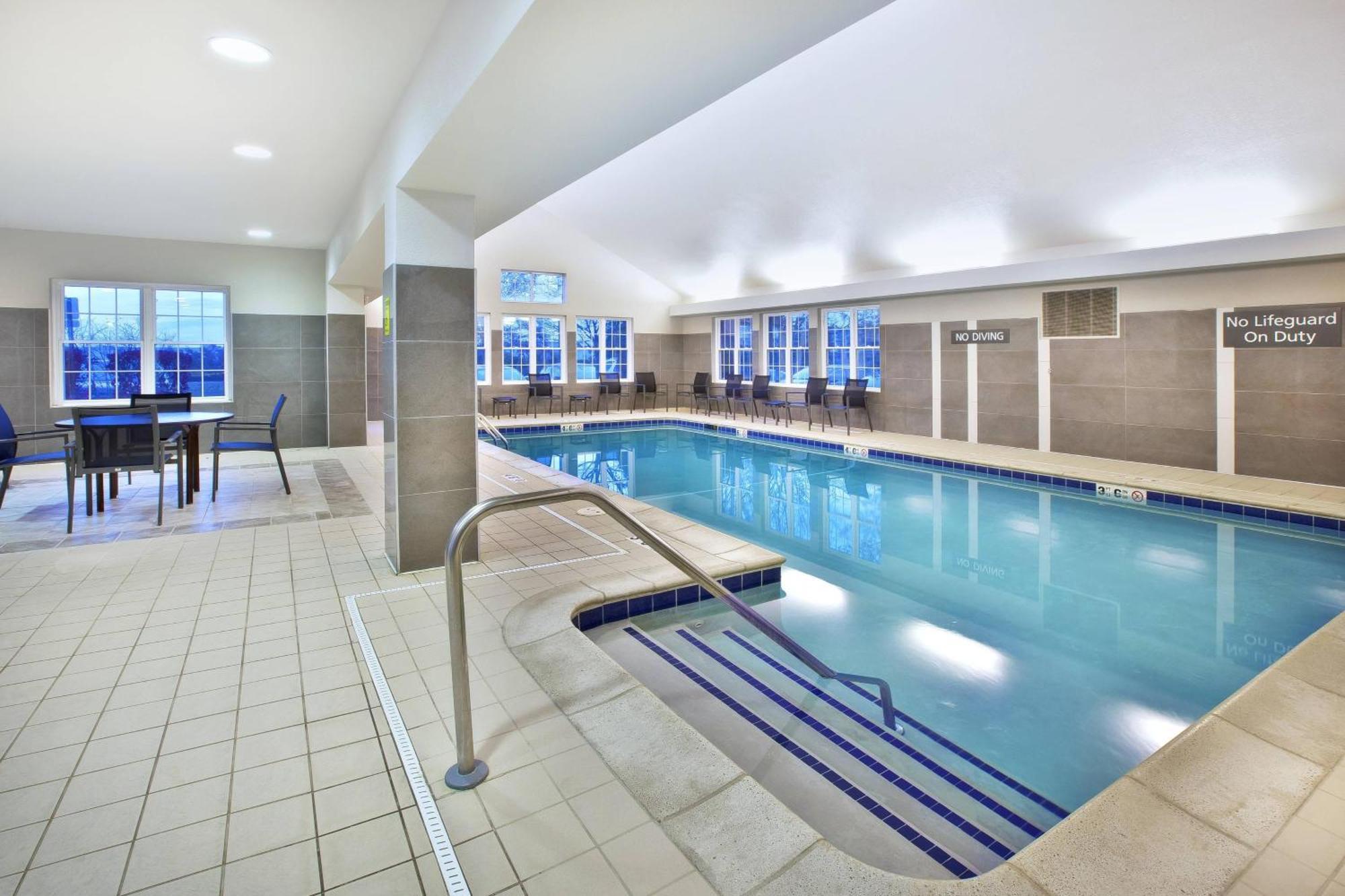 Residence Inn By Marriott Detroit / Нови Екстериор снимка